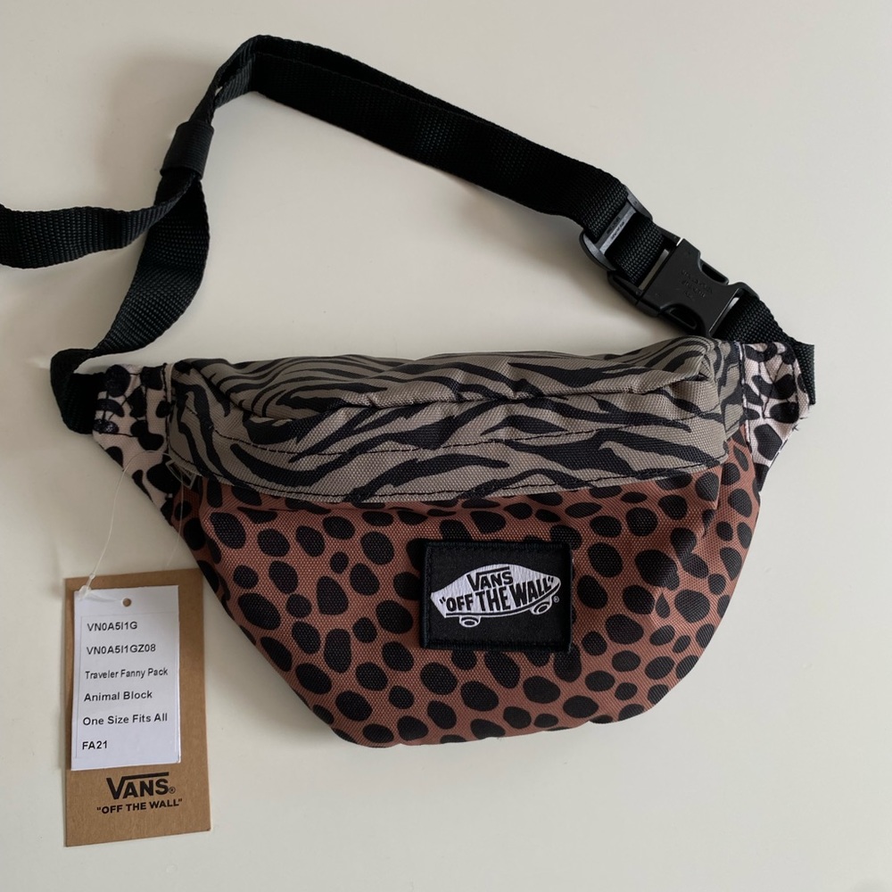 Vans Traveler Fanny Pack in Animal Print